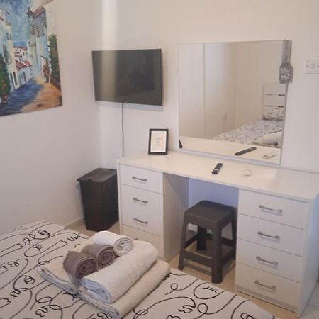 Larnaca, Pervolia 1 Bedroom Seaside Apartment Екстер'єр фото